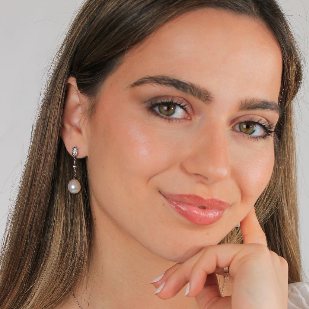 Pendientes para novia realizados en oro blanco de 18k con diamantes y perlas