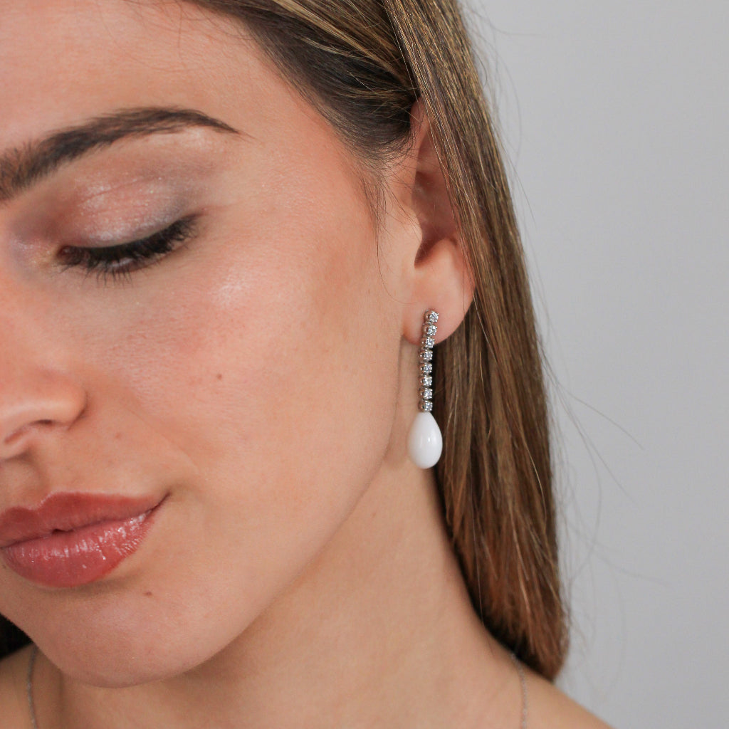 pendientes de novia en oro blanco con diamantes y coral blanco joyería pamplona