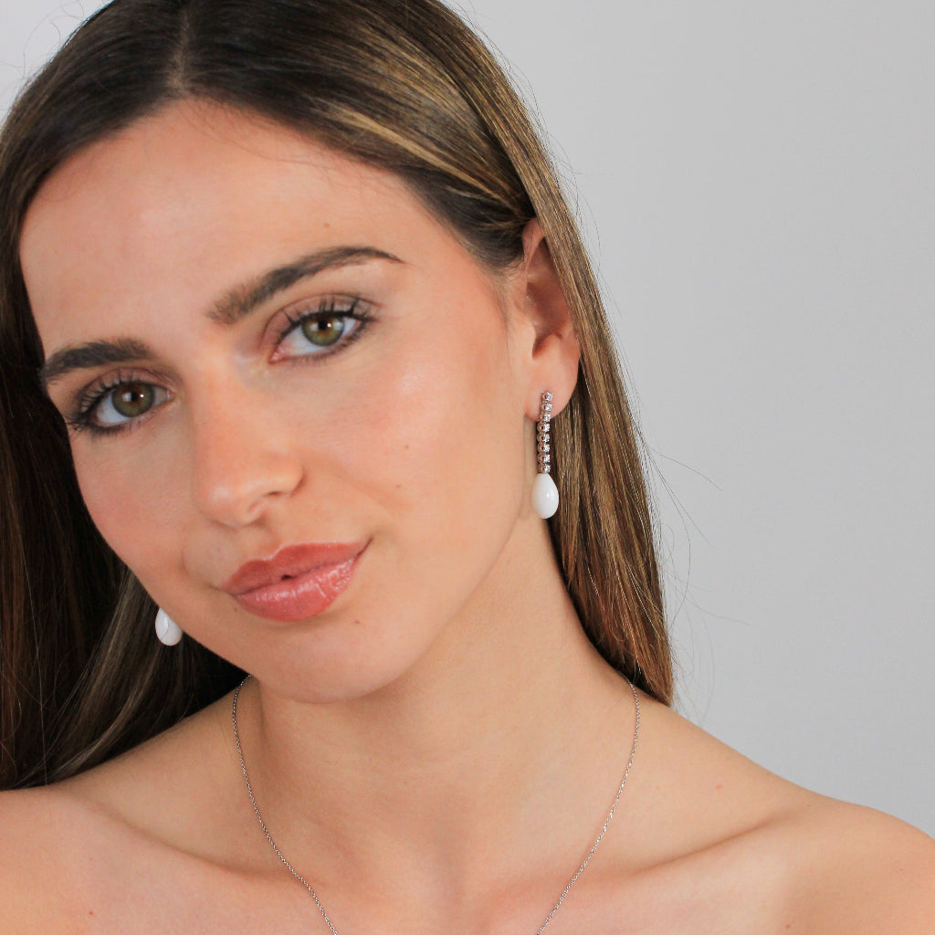 pendientes de novia en oro blanco con diamantes y coral blanco joyería pamplona