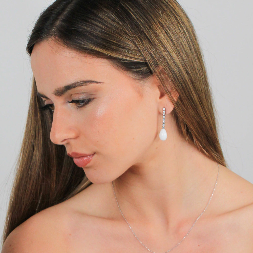 pendientes de novia en oro blanco con diamantes y coral blanco joyería pamplona