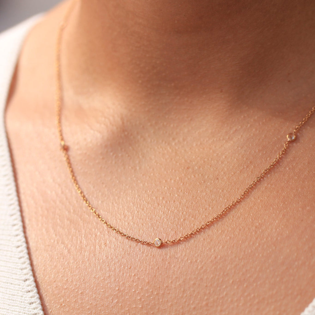 Collar fino de oro rosa con circonitas