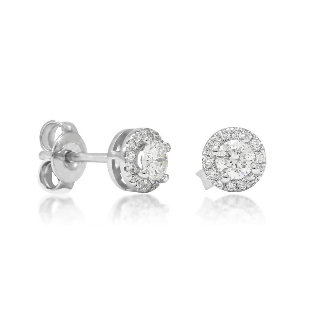 Pendientes realizados en oro blanco de 18 quilates con un diamante talla brillante y orla de diamantes