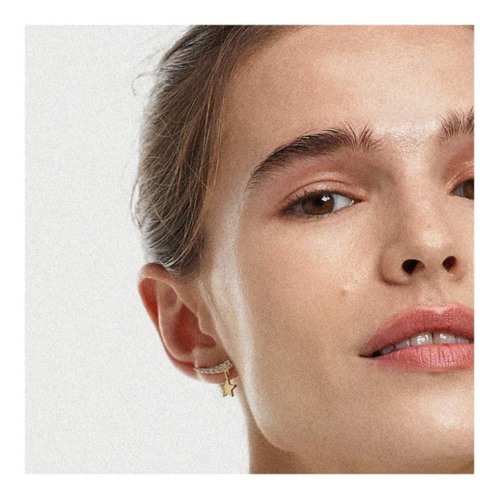 Pendientes de plata de primera ley (925) chapada en oro amarillo de 18 quilates con circonitas con un motivo de estrella