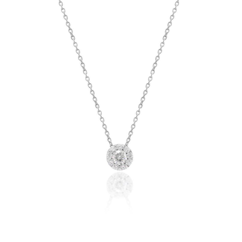 Collar realizado en oro blanco de 18 quilates con un colgante de diamantes. Joyería Pamplona.