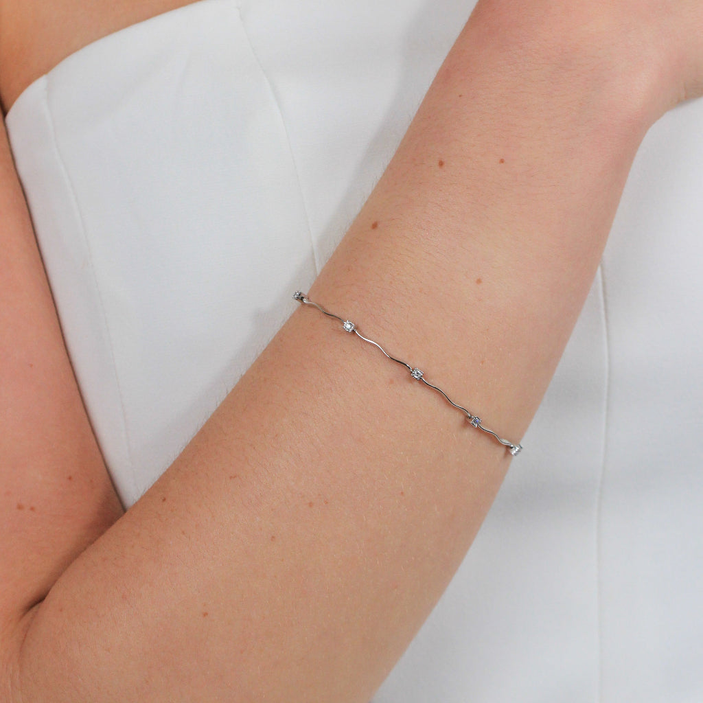 Pulsera para novia de oro blanco con diamantes. Joyeria Pamplona