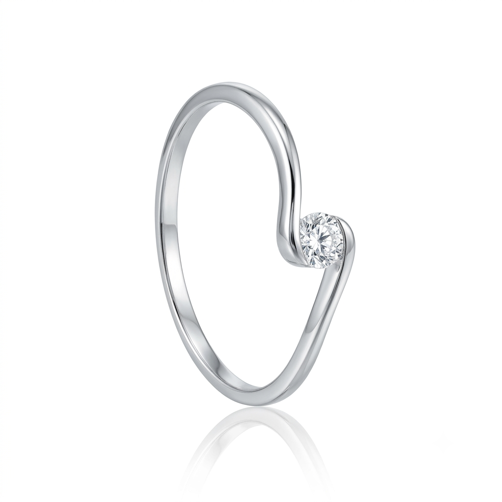 Sortija con brazo cruzado realizada en oro blanco de 18 quilates con un diamante talla brillante con un peso de 0,110cts.