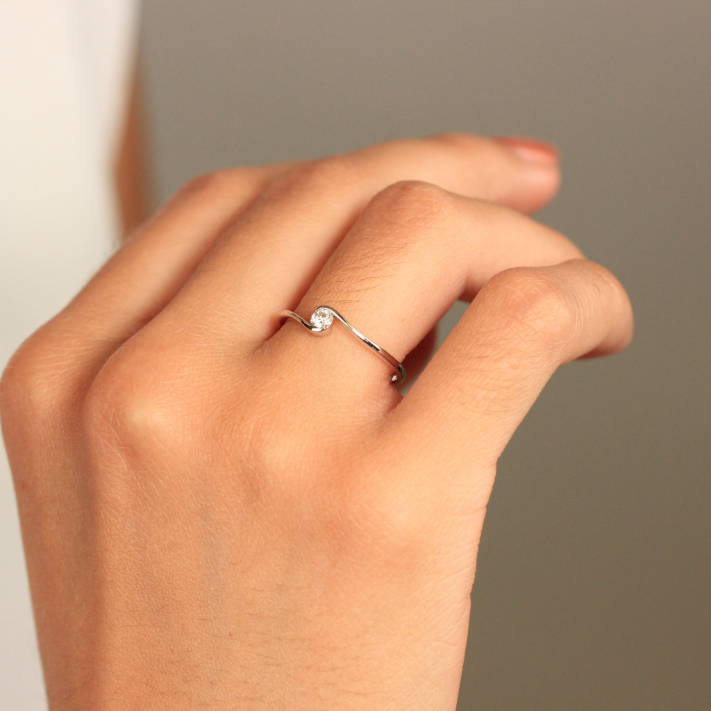 oro blanco con diamante 