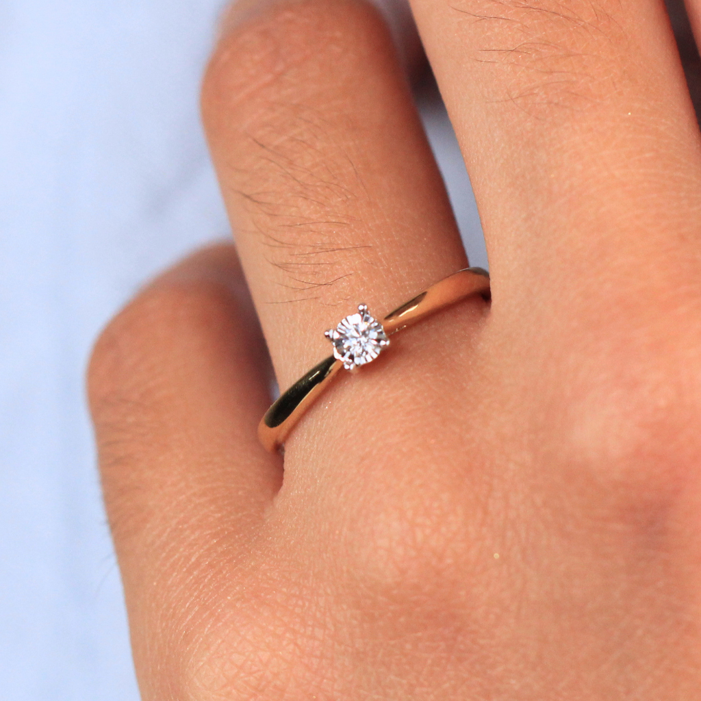 oro amarillo con diamantes 