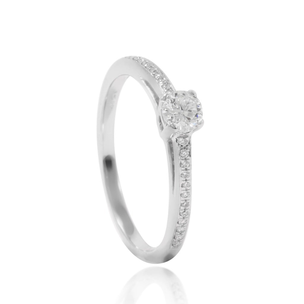 Anillo de compromiso diamante. joyeria pamplona