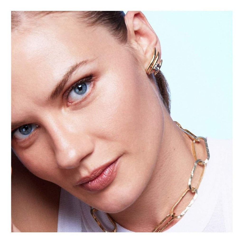 Pendientes de plata de primera ley (925) chapada en oro amarillo de 18 quilates con piedra sintética color &quot;London Blue&quot;