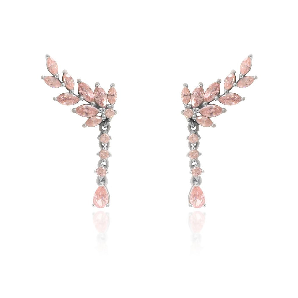 Pendientes trepadores realizados en plata de primera ley con circonitas rosas en forma de hojas y una caída de circonitas con acabado en gota