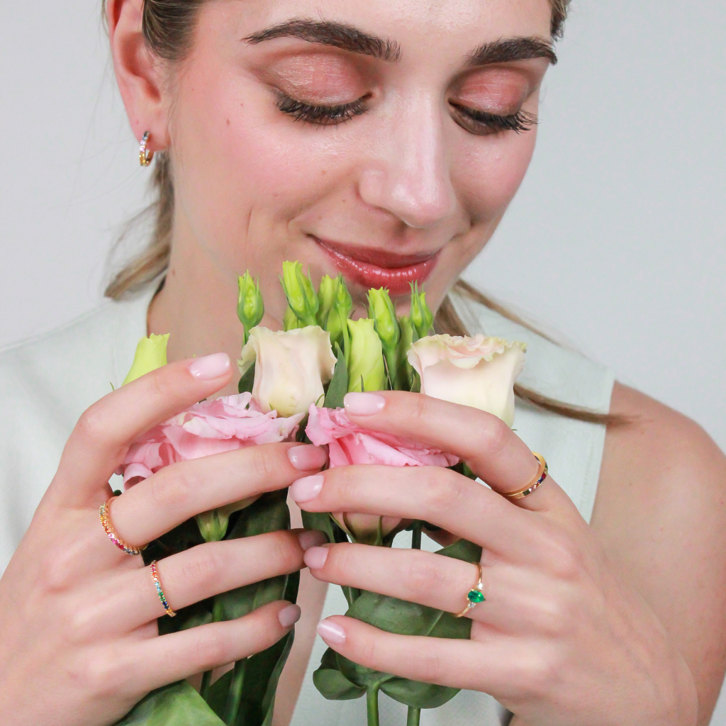 anillo oro amarillo esmeralda y diamantes pamplona