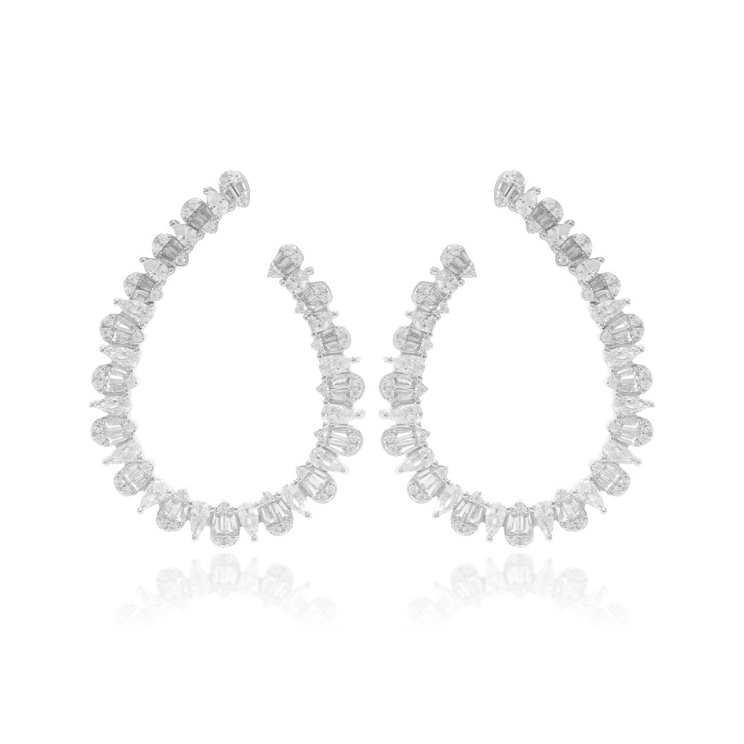 Pendientes realizados en plata de primera ley con circonitas blancas