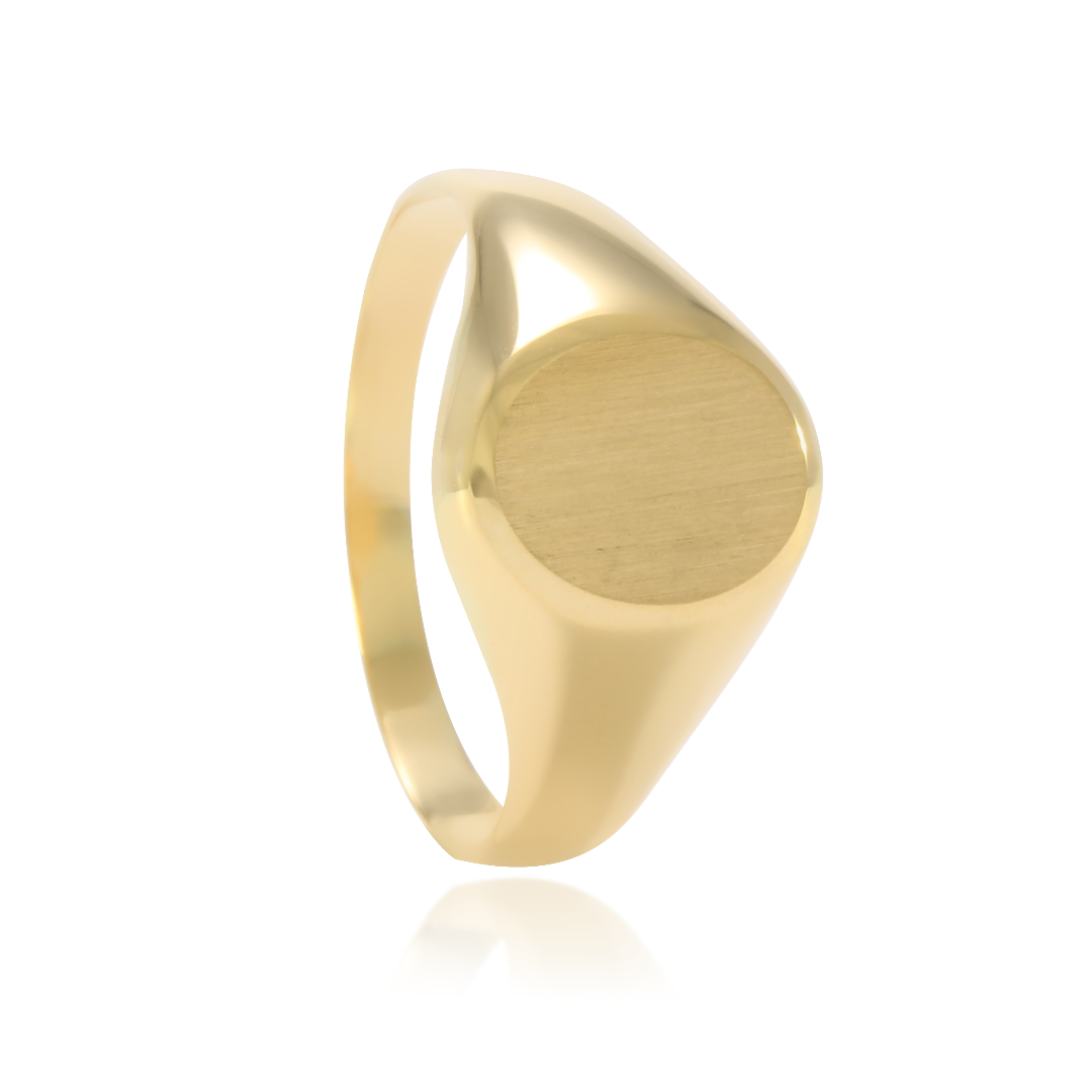 Anillo de sello ovalado realizado en oro amarillo de 18 quilates