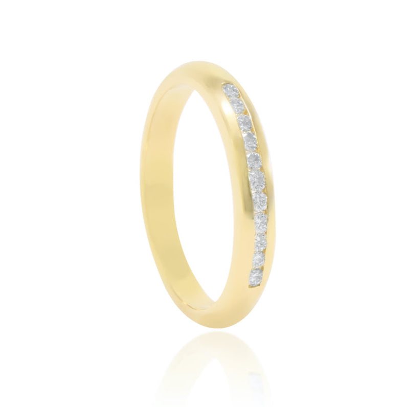 Sortija carril de oro 
amarillo de 18 quilates y diamantes. BIJOYA Pamplona.