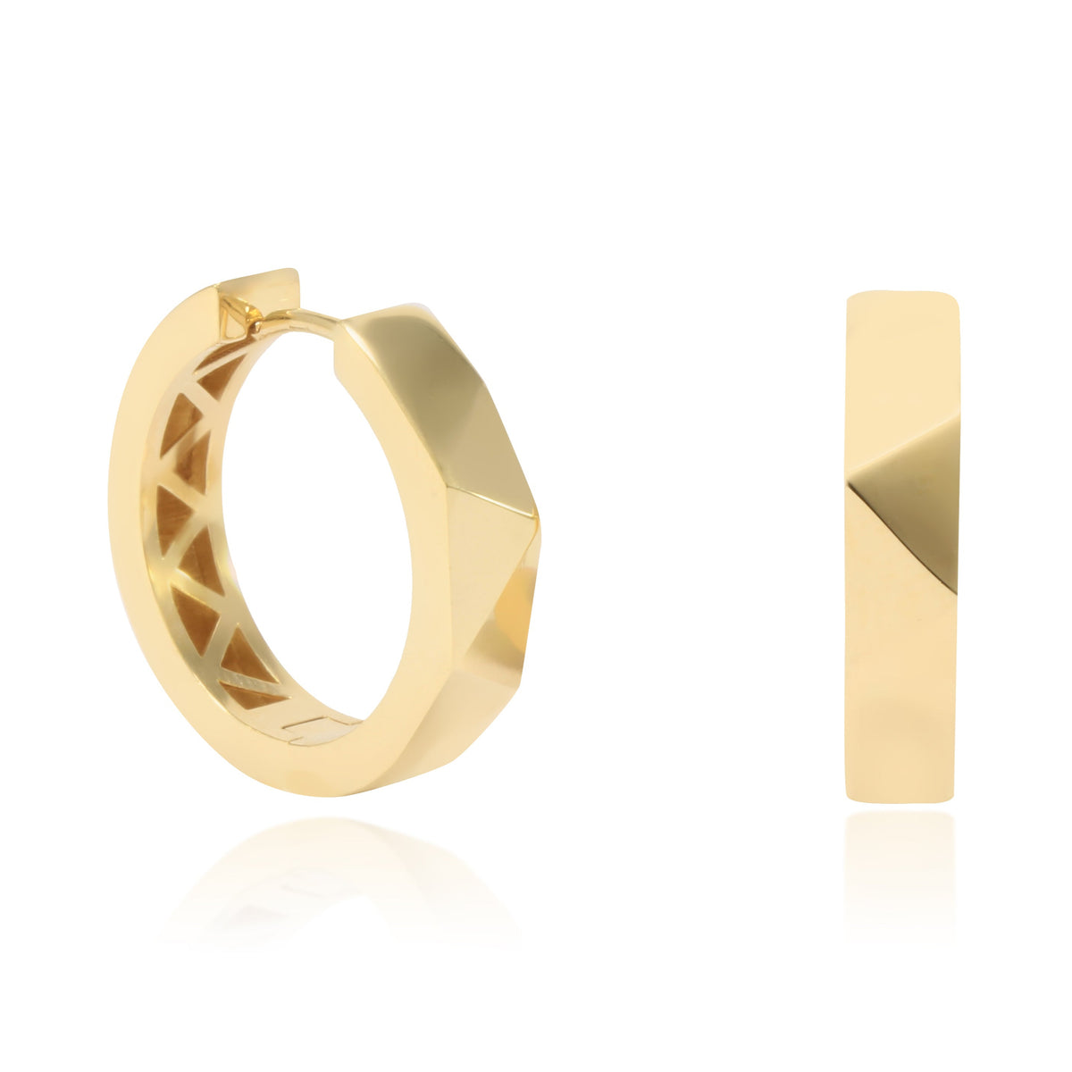 Pendientes de aro en oro amarillo de 18 quilates semifacetados triangularmente.