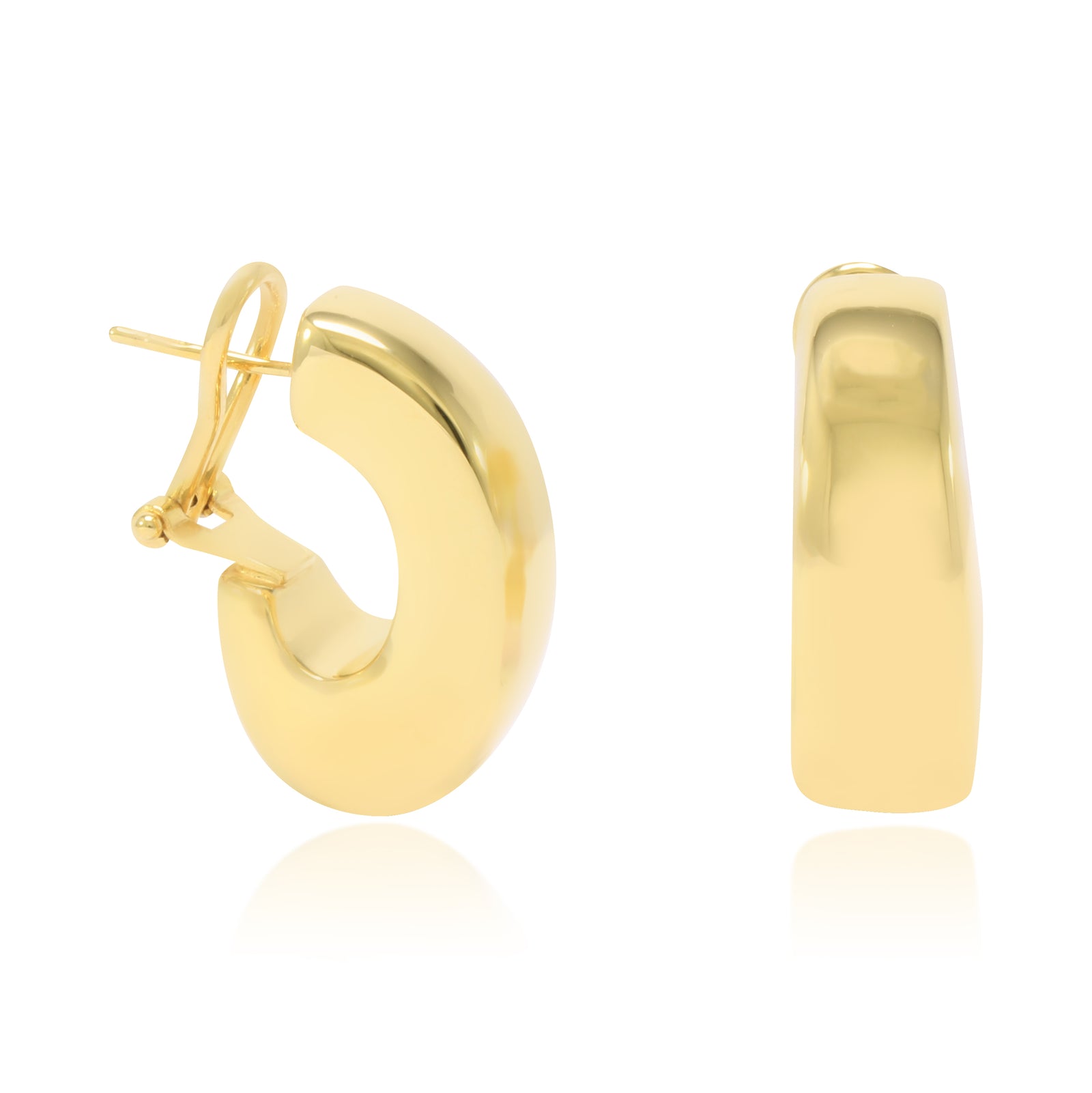 Pendientes estilo aro realizados en oro amarillo de 18 quilates con forma ovalada abombados. Sistema de cierre omega.