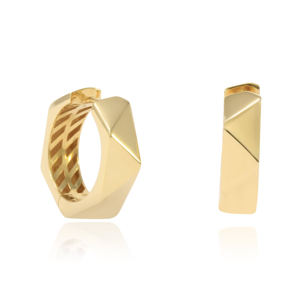 Pendientes de aro en oro amarillo de 18 quilates facetados triangularmente.
