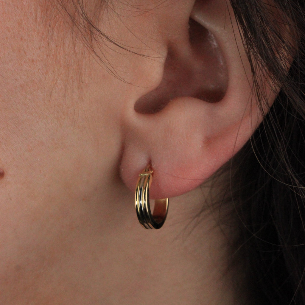 Pendientes de aro en oro blanco, rosa y amarillo de 18 quilates con forma aplanada.