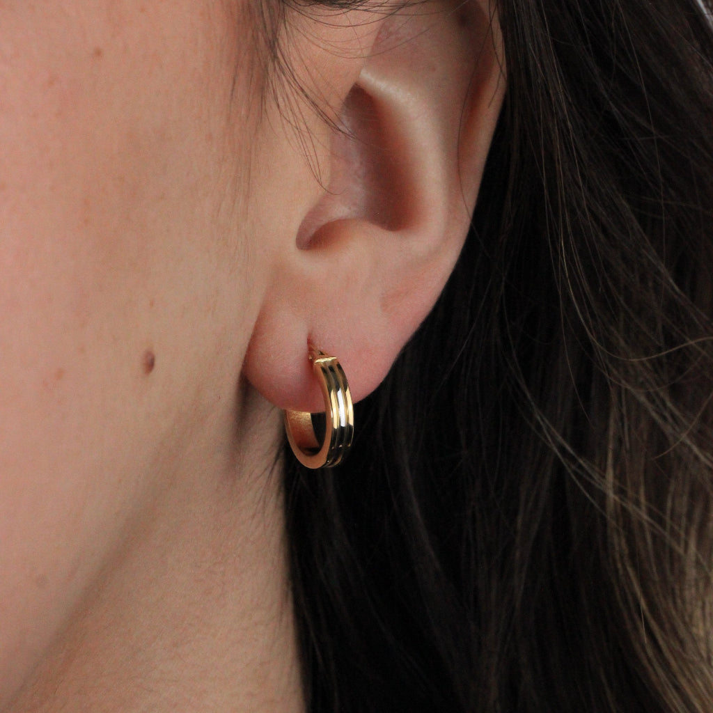 Pendientes de aro en oro blanco, rosa y amarillo de 18 quilates con forma aplanada.