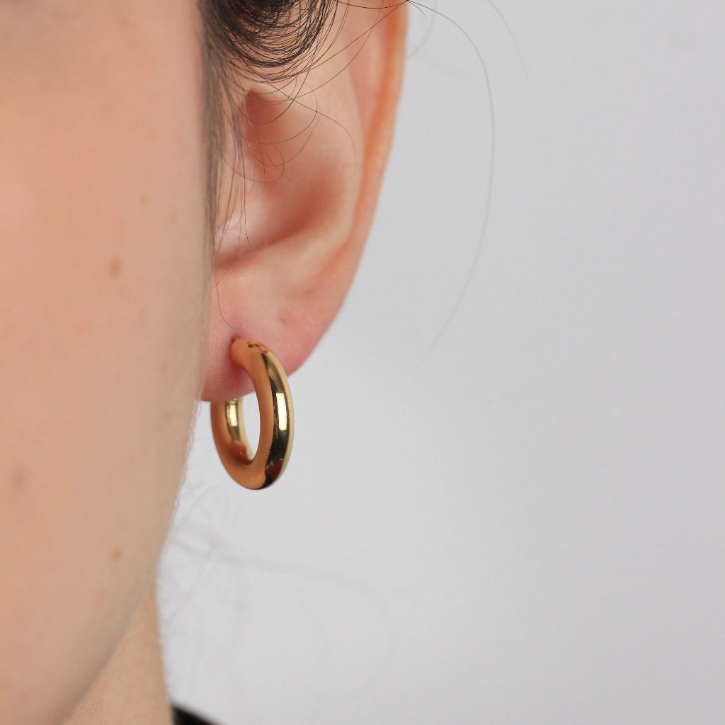 Pendientes de aro en oro amarillo de 18 quilates gruesos.