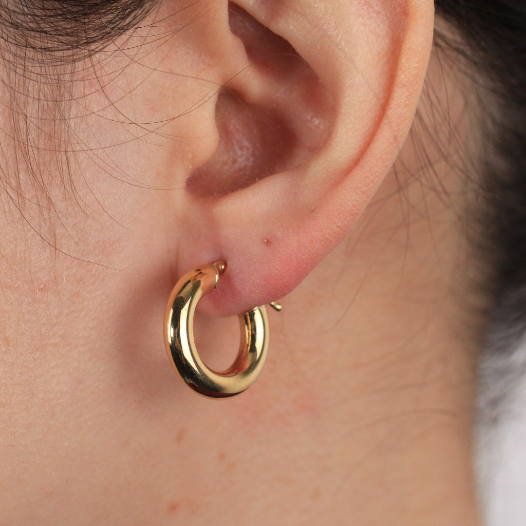 Pendientes de aro en oro amarillo de 18 quilates gruesos.