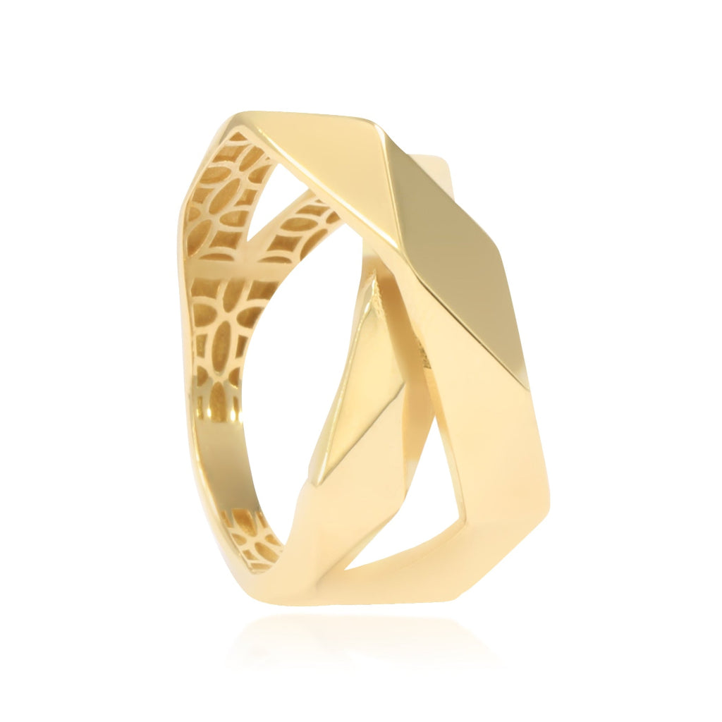 Sortija de oro amarillo de 18kt con dos brazos lisos facetados cruzados.