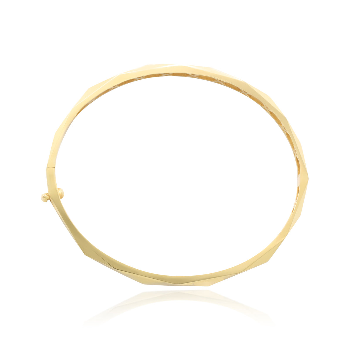 Pulsera rígida esclava realizada en oro amarillo de 18 quilates facetada en rombos.