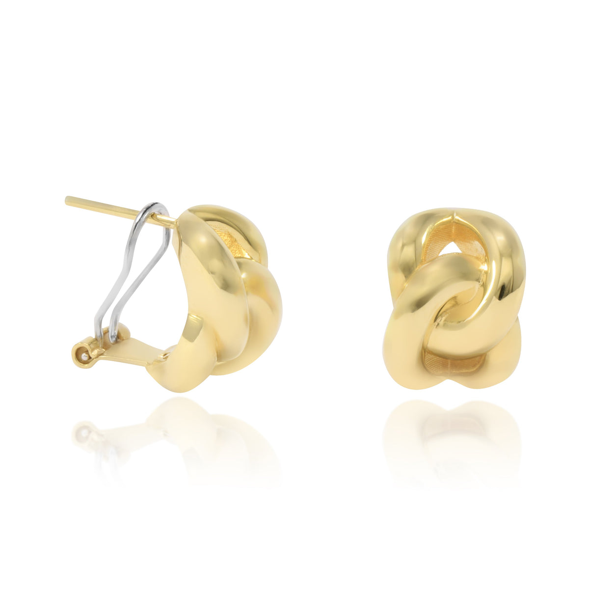 Pendientes en realizados oro amarillo de 18 quilates con dos aros enlazados en forma de ocho. Sistema de cierre omega.