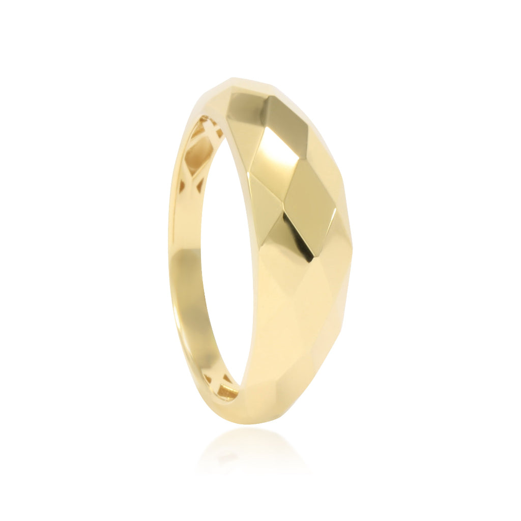 Sortija de oro amarillo de 18kt facetado en rombos.
