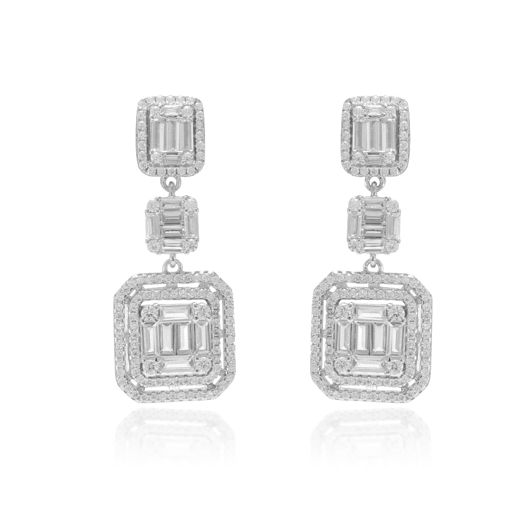 Pendientes largos de novia realizados en plata de primera ley y circonitas