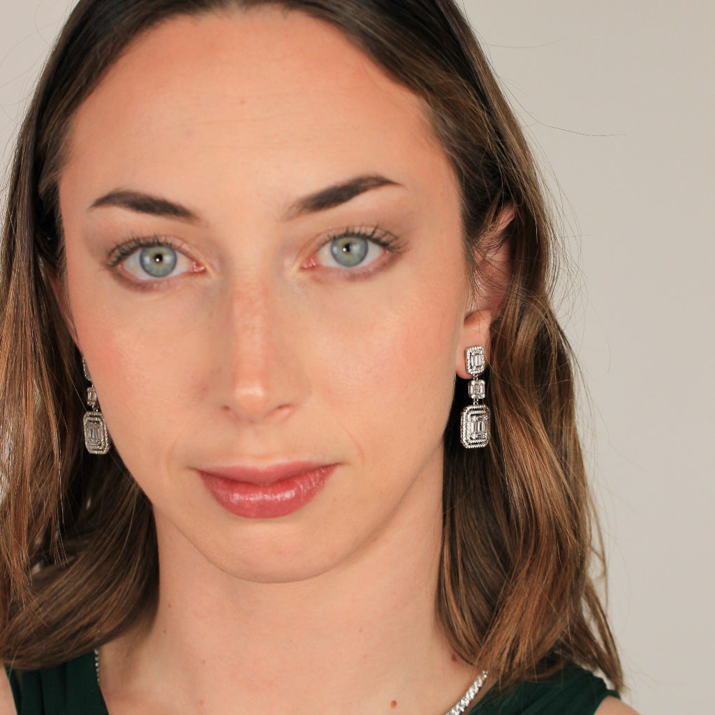 Pendientes realizados en plata de primera ley con circonitas