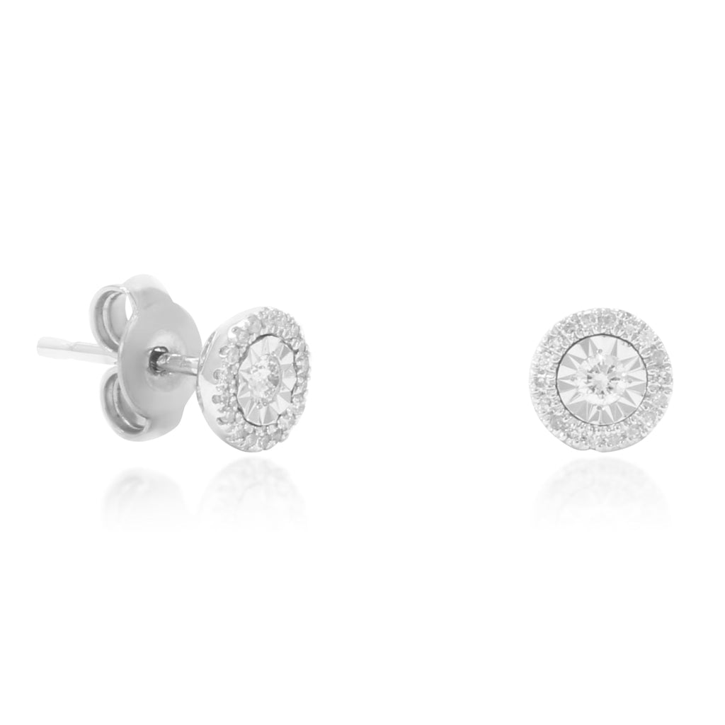 Pendientes de oro blanco de 18 quilates con dos diamantes centrales talla brillante y una orla de 36 diamantes. Joyería Pamplona