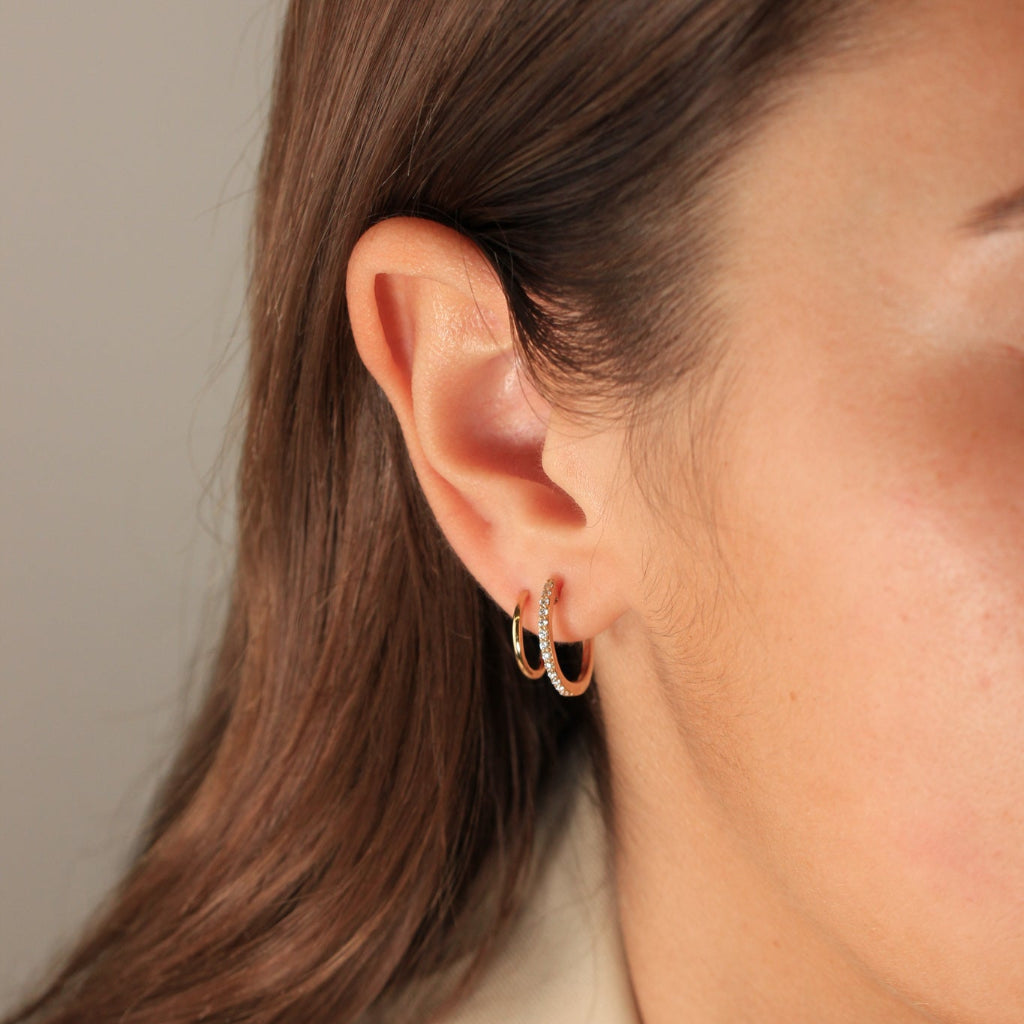 Pendientes dobles estilo piercing de oro amarillo con diamantes