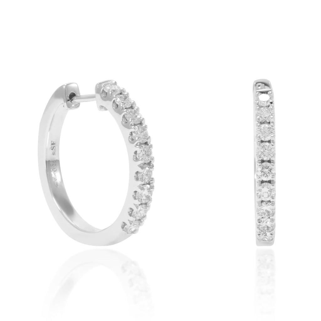 Pendientes de aro realizados en oro blanco de 18 quilates con 18 diamantes talla brillante. Joyería Pamplona