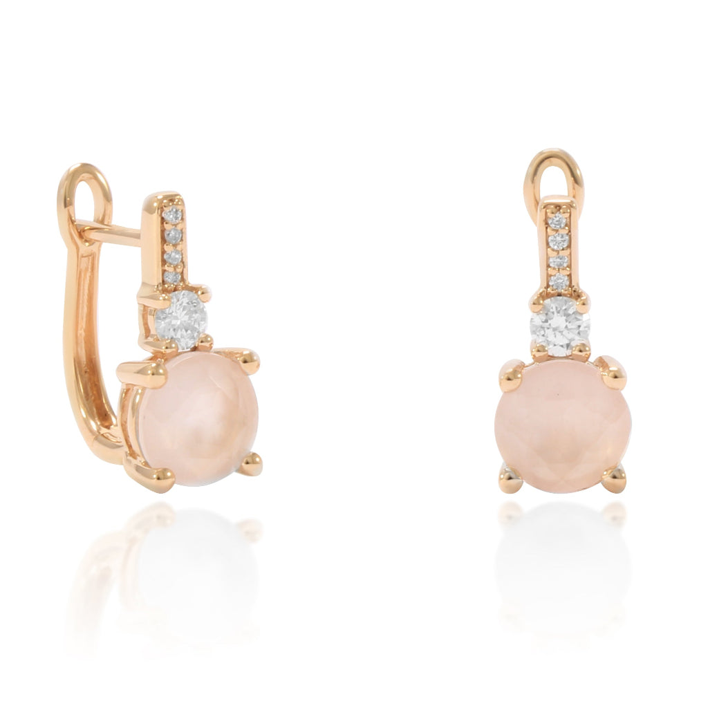 Pendientes de oro rosa de 18 quilates con un cuarzo rosa en cuatro garras y diamantes. Joyería España