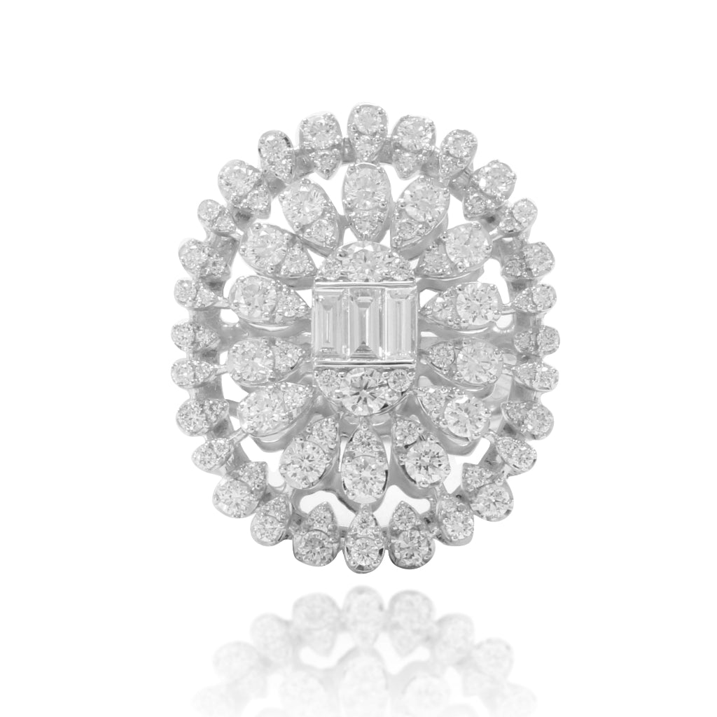 Sortija estilo vintage realizada en oro blanco de 18 quilates con diamantes. Joyería Pamplona