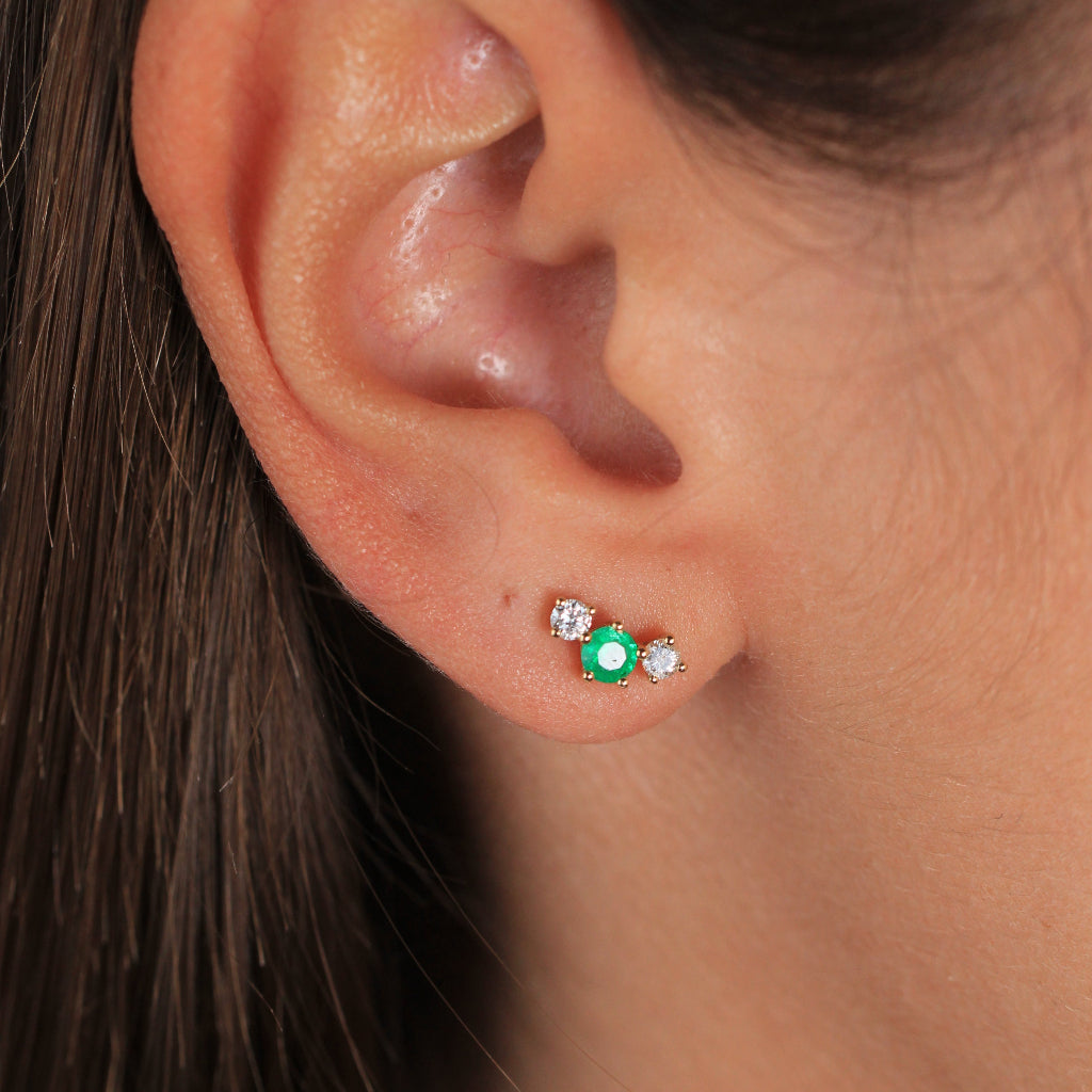 Pendientes realizados en oro amarillo de 18 quilates con esmeralda y diamantes. Joyería Pamplona