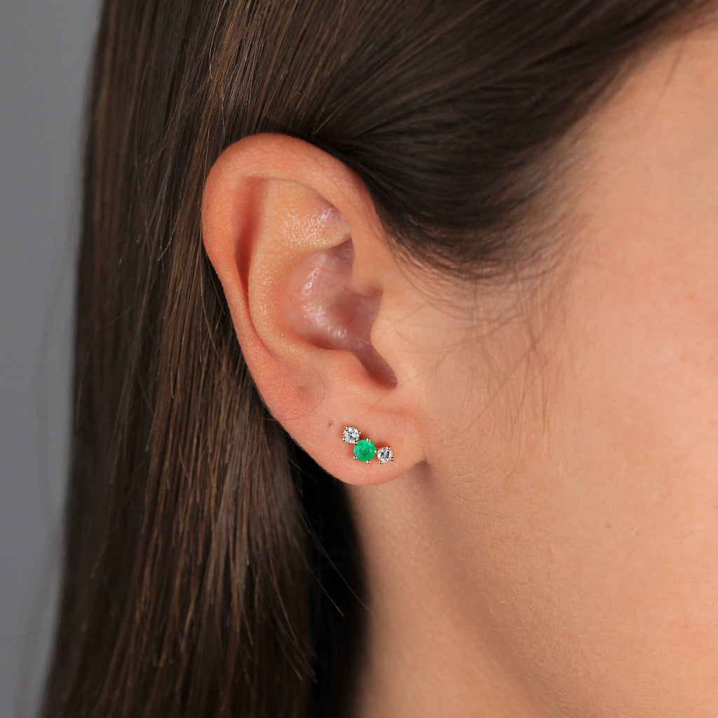 Pendientes realizados en oro amarillo de 18 quilates con esmeralda y diamantes. Joyería Pamplona