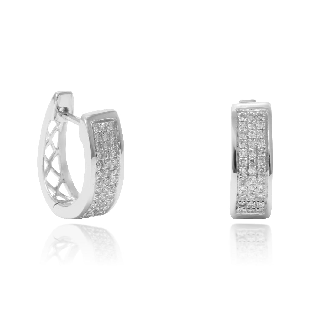 Pendientes de aro realizados en oro blanco de 18k con diamantes