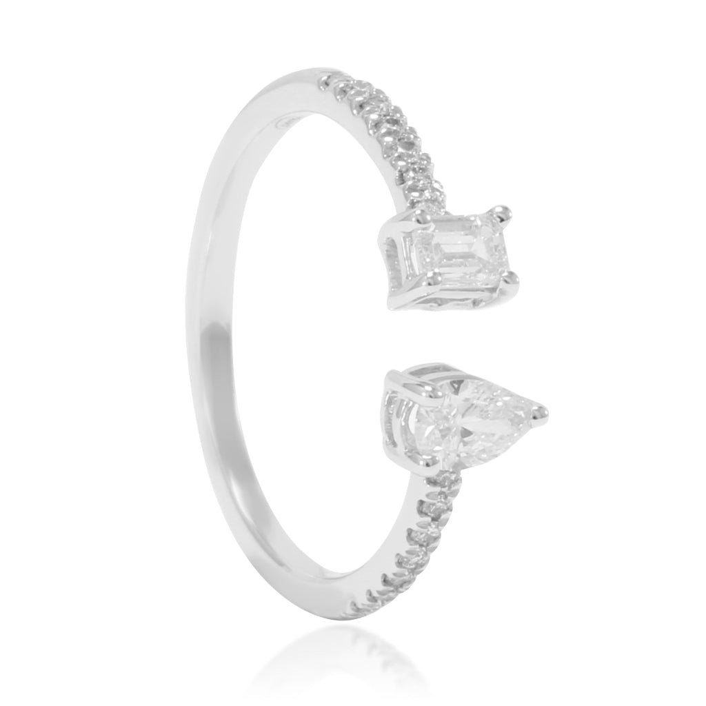 Sortija realizada en oro blanco de 18 quilates con diamantes. Joyería Pamplona