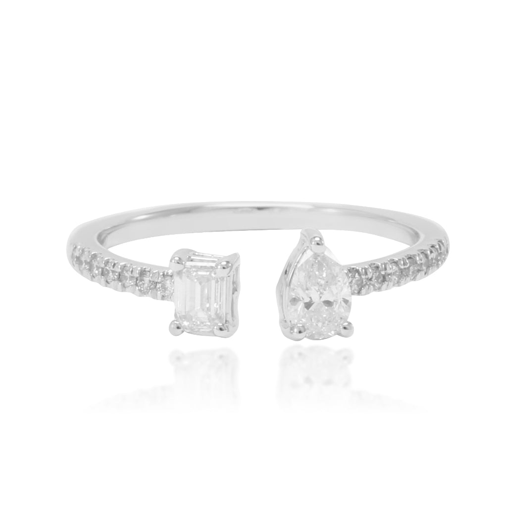 Sortija realizada en oro blanco de 18 quilates con diamantes. Joyería Pamplona