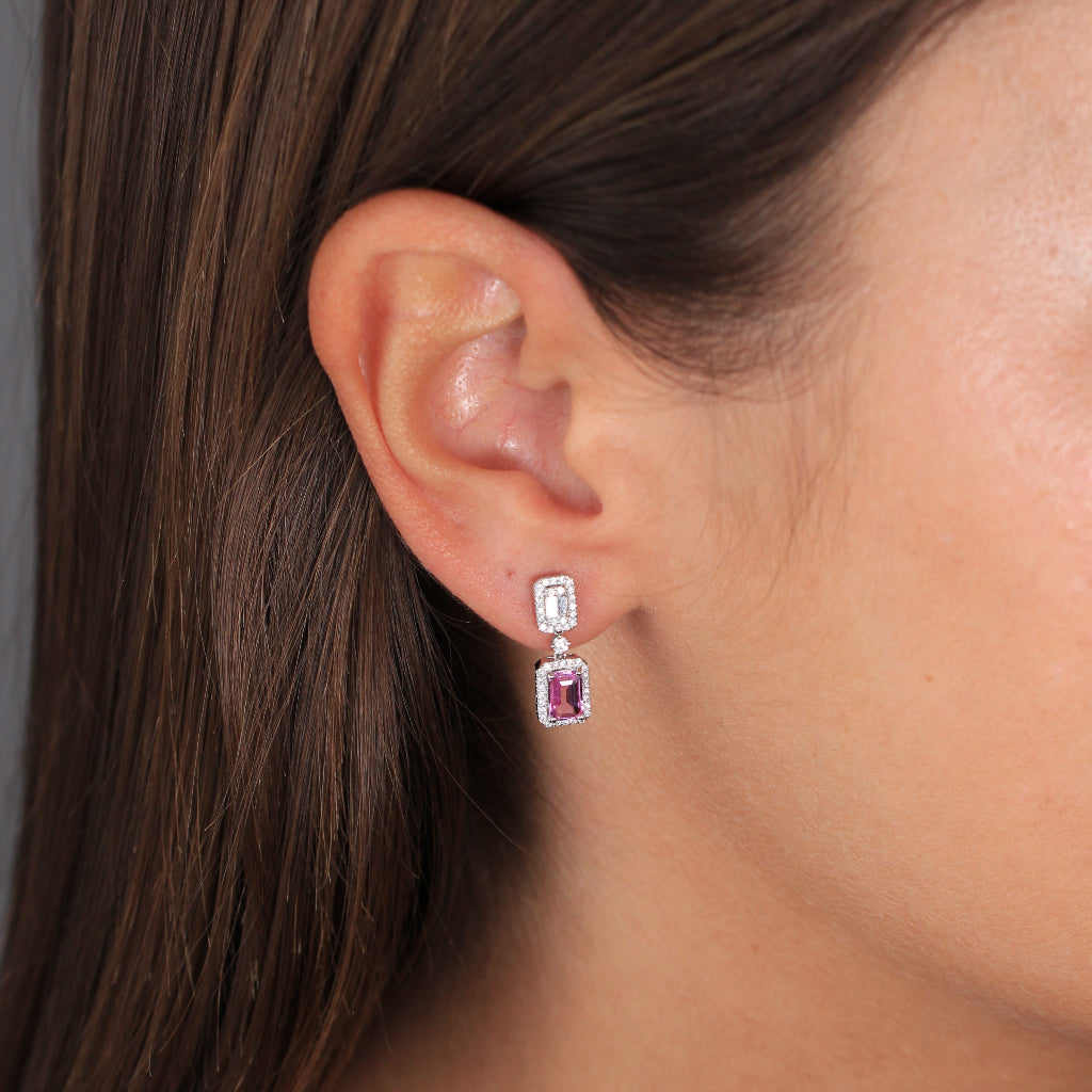 Pendientes de oro blanco de 18k con diamantes y zafiro rosa