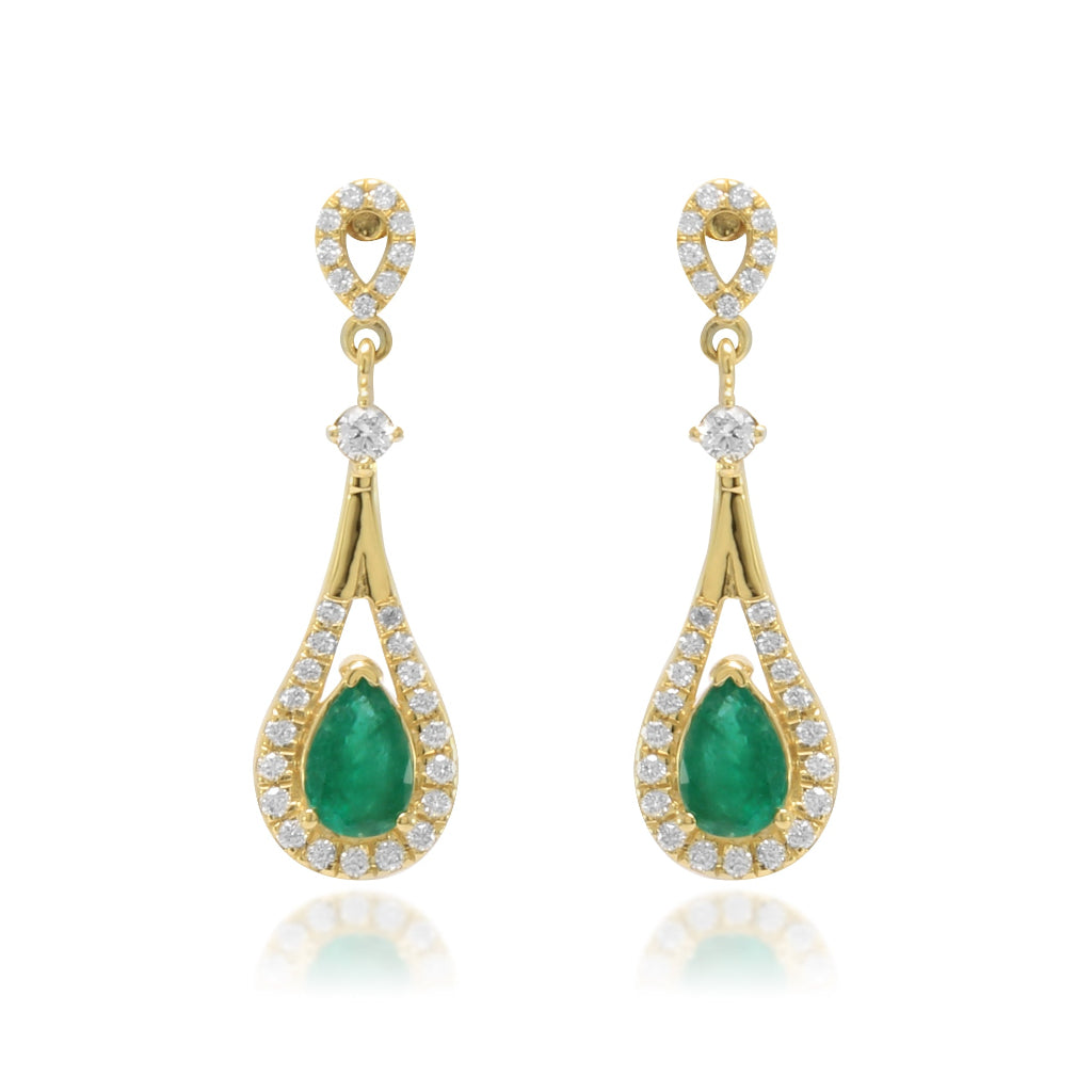 Pendientes estilo vintage realizados en oro amarillo de 18k con esmeraldas talla pera y diamantes