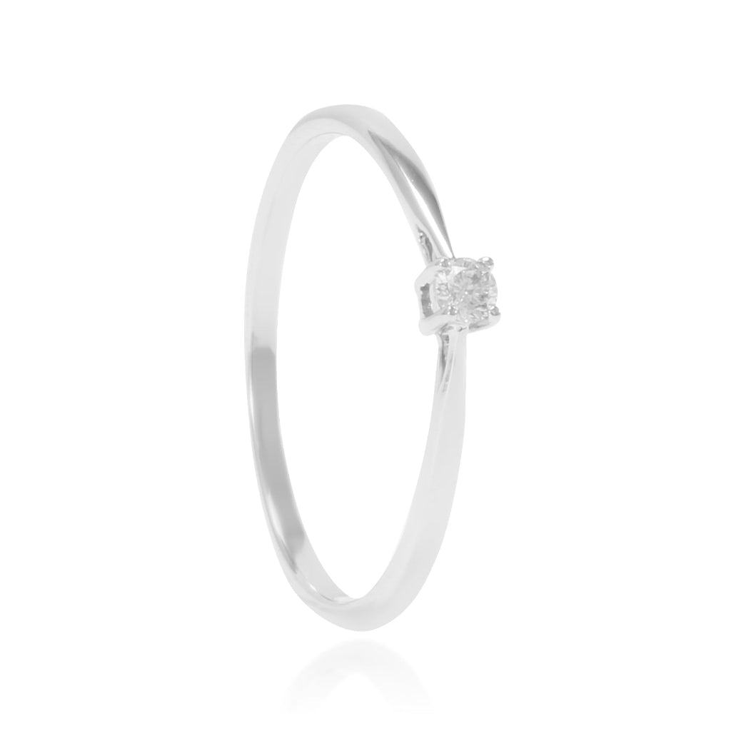 Sortija realizada en oro blanco de 18 quilates con un diamante solitario. Joyería Pamplona
