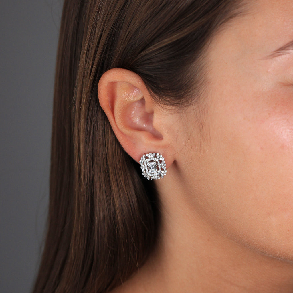 Pendientes realizados en oro blanco  de 18 quilates con diamantes. Joyería Pamplona