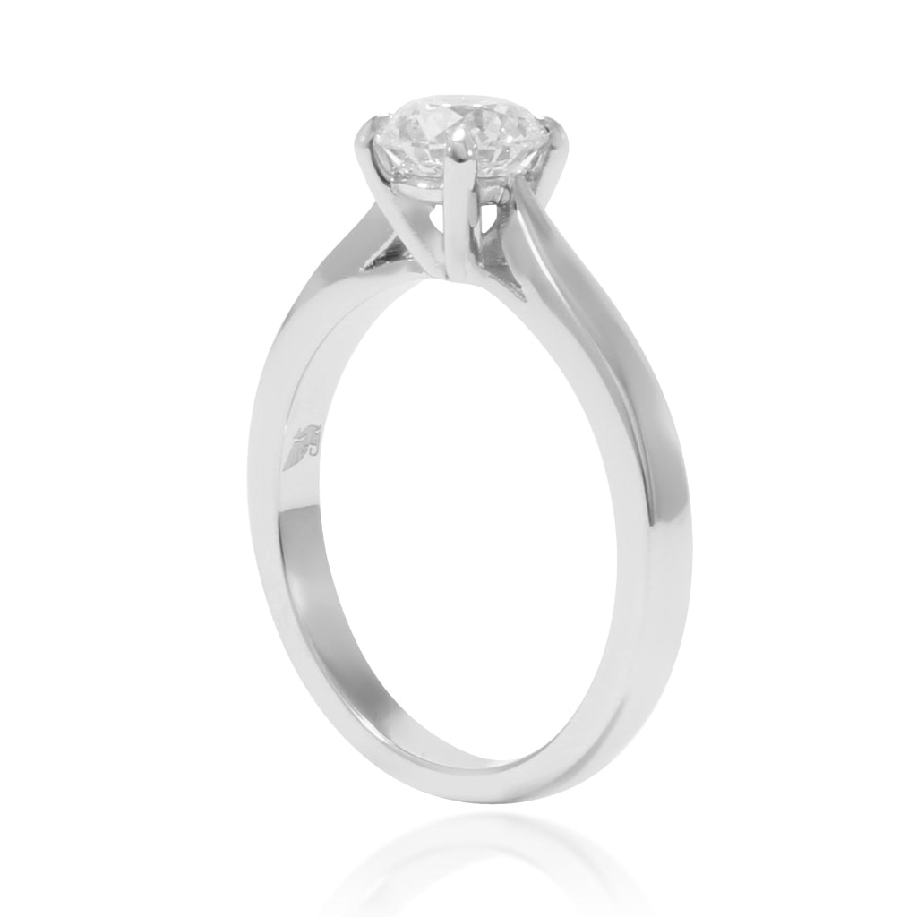 Sortija de pedida realizada en platino 960 con un diamante engastado en cuatro garras