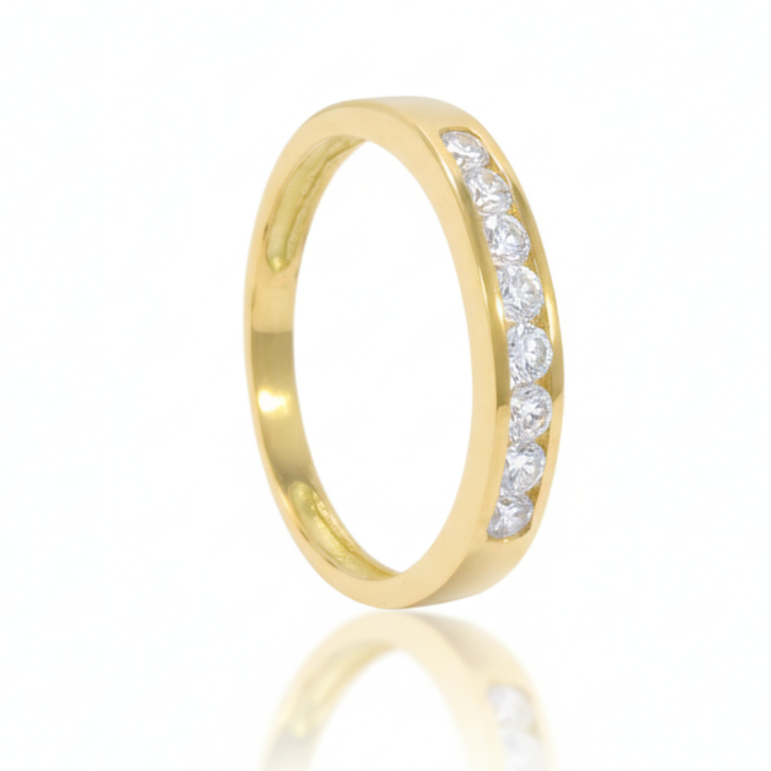 Anillo de oro amarillo de 18k con circonitas