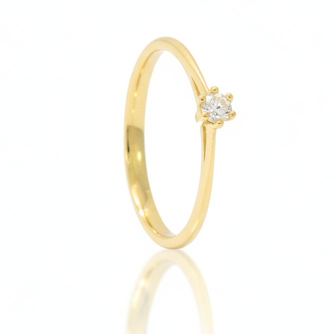 Sortija compromiso Pamplona. Oro Amarillo con un diamante solitario engastado en seis garras