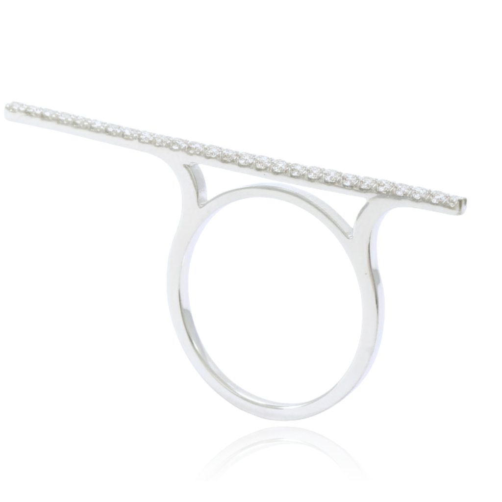 anillo diseño moderno oro blanco de 18 quilates con diamantes